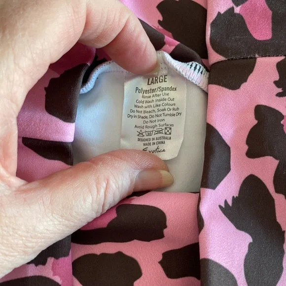 Exoticathletica Capri Performance Leggings - Picture 4 of 4